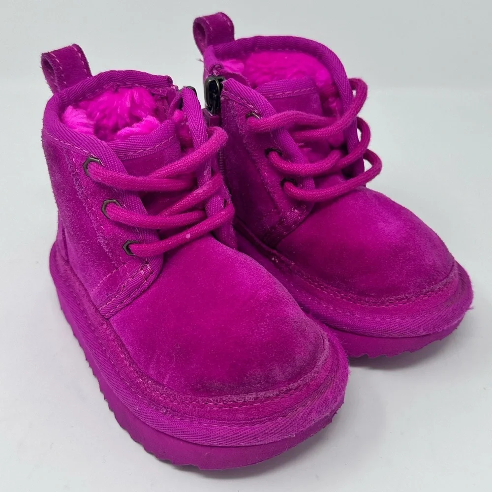 UGG Vibrant Pink Kids Boots sz.6c